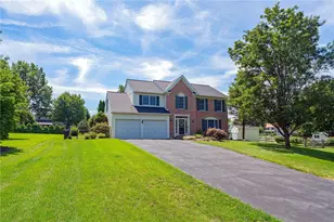 7303 Peppermint Ct, Macungie Boro, PA 18062 - Photo 2