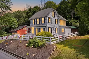 721 Lehigh Gap St, Walnutport Boro, PA 18088 - Photo 4