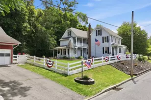 721 Lehigh Gap St, Walnutport Boro, PA 18088 - Photo 2