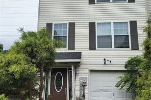 708 Bach Ct, Freemansburg Boro, PA 18017 - Photo 2