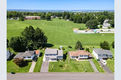 2715 Swanson Street, Palmer Twp, PA 18045 - Photo 2