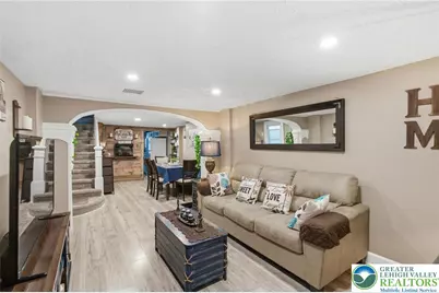 208 South Avenue, Jim Thorpe, PA 18229 - Photo 2