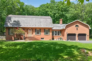 595 Walnut Ave, Pen Argyl, PA 18072 - Photo 2