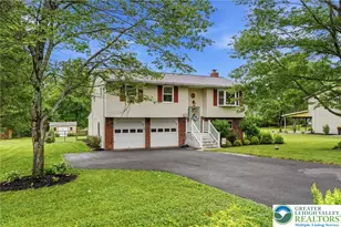 6526 Skyview Ln, Coopersburg Boro, PA 18036 - Photo 2