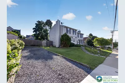 106 N Lobb Avenue, Pen Argyl, PA 18072 - Photo 2