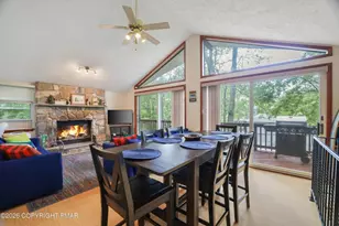 395 N Arrow Dr, Coolbaugh Twp, PA 18347 - Photo 2