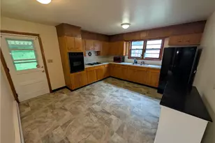943 Moravia St, Bethlehem City, PA 18015 - Photo 4