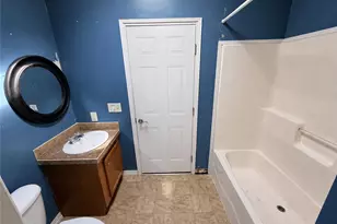 4442 Grey Wolf Ln, South Whitehall Township, PA 18069 - Photo 10