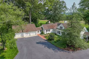 1596 Weyhill Cir, Lower Saucon Township, PA 18015 - Photo 10