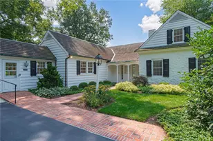 1596 Weyhill Cir, Lower Saucon Township, PA 18015 - Photo 2