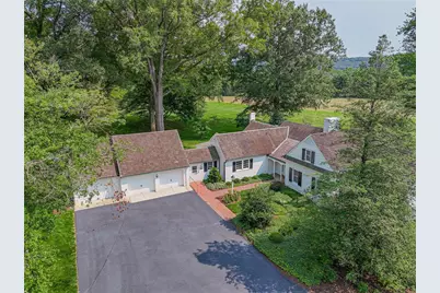 1596 Weyhill Circle, Lower Saucon Township, PA 18015 - Photo 4