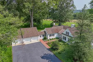 1596 Weyhill Cir, Lower Saucon Township, PA 18015 - Photo 4