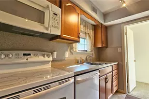 2870 Springhaven Pl, Lower Macungie Township, PA 18062 - Photo 4