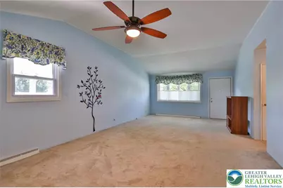 1812 Hilltop Terrace, Bethlehem City, PA 18018 - Photo 6