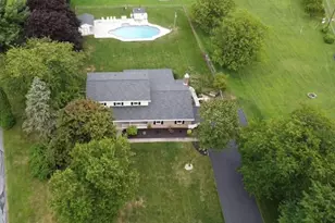 634 Gladys Dr, Bushkill Twp, PA 18064 - Photo 2