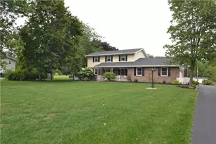 634 Gladys Dr, Bushkill Twp, PA 18064 - Photo 4