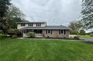634 Gladys Dr, Bushkill Twp, PA 18064 - Photo 2