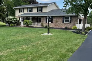 634 Gladys Dr, Bushkill Twp, PA 18064 - Photo 2