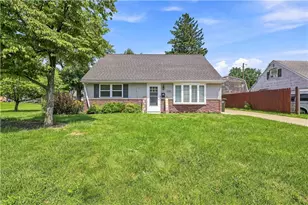 1322 W Rosemont Dr, Bethlehem City, PA 18018 - Photo 1