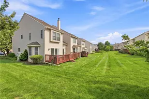 324 Surrey Pl, Macungie Boro, PA 18062 - Photo 6