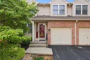 324 Surrey Pl, Macungie Boro, PA 18062 - Photo 2