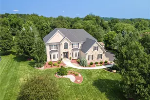 129 Chase Hollow Dr, Bushkill Twp, PA 18064 - Photo 2
