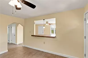 1135 E Susquehanna St, Salisbury Township, PA 18103 - Photo 12