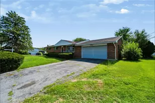 7438 Catalpa Dr, Macungie Boro, PA 18062 - Photo 2