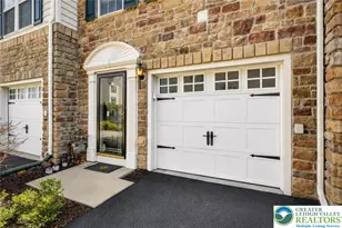 1632 Oakridge Ln, Hellertown Boro, PA 18055 - Photo 2