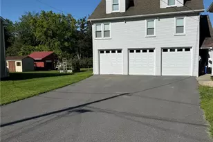 174 Wood St, Nazareth Boro, PA 18064 - Photo 2