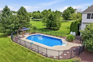 4082 Meckes Dr, Lehigh Township, PA 18088 - Photo 8