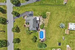 4082 Meckes Dr, Lehigh Township, PA 18088 - Photo 10
