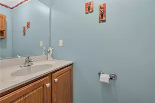 5 Monmouth Ct, Forks Twp, PA 18040 - Photo 2