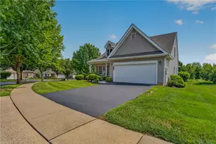 51 Glenmoor Cir N, Palmer Twp, PA 18045 - Photo 4
