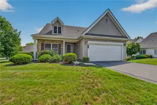 51 Glenmoor Cir N, Palmer Twp, PA 18045 - Photo 2