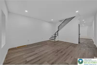 916 Center Street, Bethlehem City, PA 18018 - Photo 6