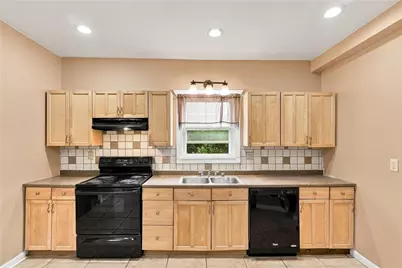 4423 W Mountain View Drive, Lehigh Township, PA 18088 - Photo 14