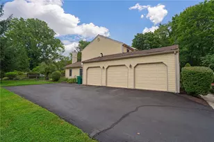 4399 Driftwood Ln, Lower Macungie Township, PA 18103 - Photo 6