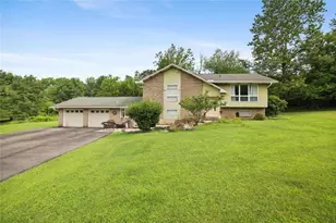 2371 Honeysuckle Rd, Allentown City, PA 18103 - Photo 2