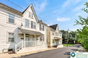 916 Geissinger St, Bethlehem City, PA 18018 - Photo 2