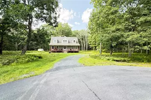 1115 Snowshoe Ct, Bushkill, PA 18324 - Photo 4