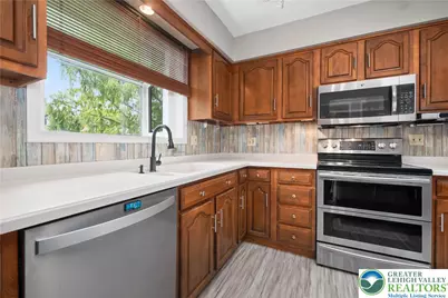 8138 Pheasant Run, Upper Macungie Township, PA 18051 - Photo 4