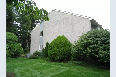 301 Carver Drive, Bethlehem City, PA 18017 - Photo 2