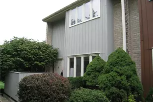 301 Carver Dr, Bethlehem, PA 18017 - Photo 1