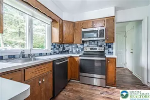 2568 Millbrook Dr, Emmaus Boro, PA 18049 - Photo 10
