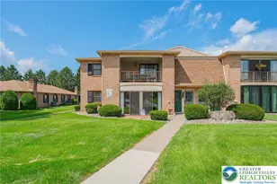 2776 Rolling Green Pl, Lower Macungie Township, PA 18062 - Photo 2