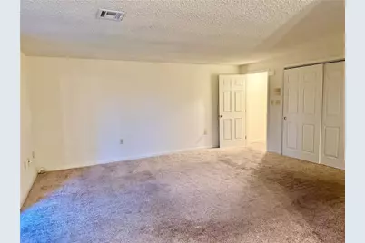 2406 Woodstock Dr #B, Bethlehem, PA 18017 - Photo 2