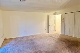 2406 Woodstock Dr, Bethlehem, PA 18017 - Photo 2