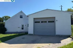 2415 S Lumber St, Allentown City, PA 18103 - Photo 22
