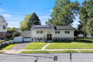 422 Belvidere St, Nazareth Boro, PA 18064 - Photo 4